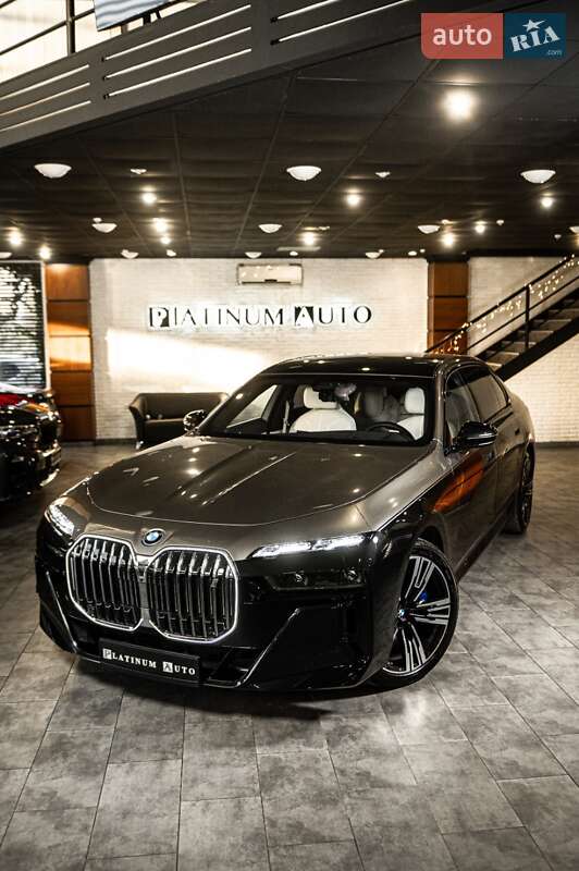 Седан BMW i7 2023 в Одессе