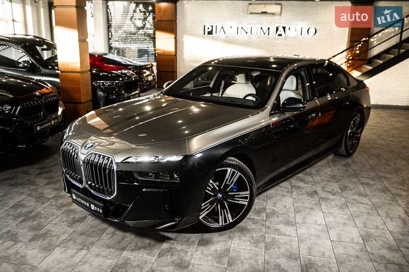 Седан BMW i7 2023 в Одессе