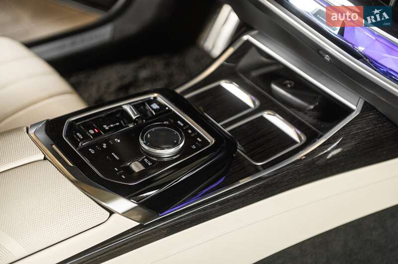 Седан BMW i7 2023 в Одессе