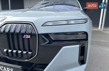 Седан BMW i7 2023 в 
