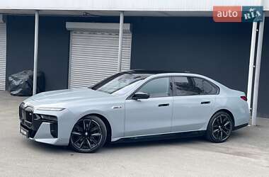 Седан BMW i7 2023 в 