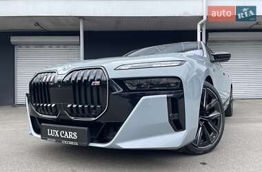 Седан BMW i7 2023 в 