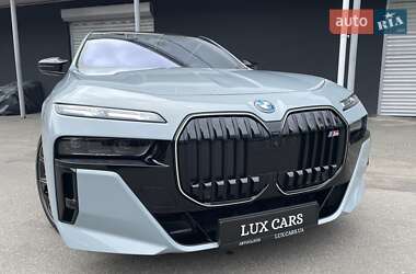 Седан BMW i7 2023 в 