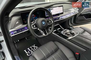 Седан BMW i7 2023 в 