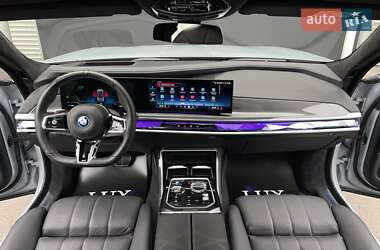 Седан BMW i7 2023 в 
