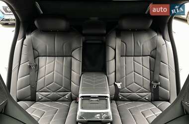 Седан BMW i7 2023 в 