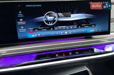 Седан BMW i7 2023 в 