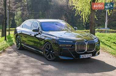 Седан BMW i7 2022 в 