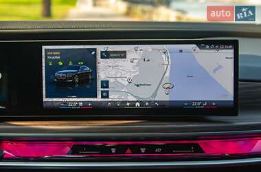 Седан BMW i7 2022 в 