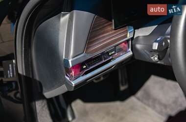 Седан BMW i7 2022 в 