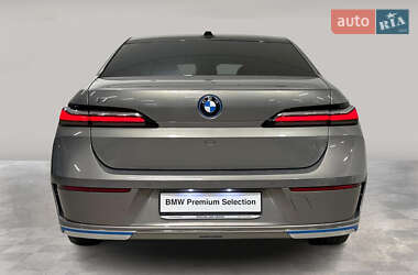 Седан BMW i7 2022 в 