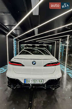 Седан BMW i7 2023 в 