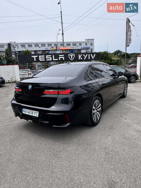 Седан BMW i7 2023 в Києві