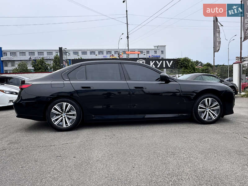 Седан BMW i7 2023 в Києві