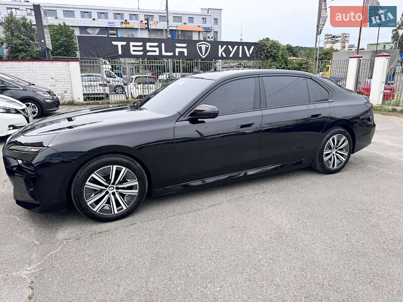 Седан BMW i7 2023 в Києві
