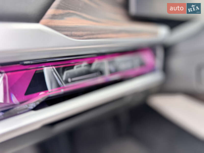 Седан BMW i7 2023 в Києві