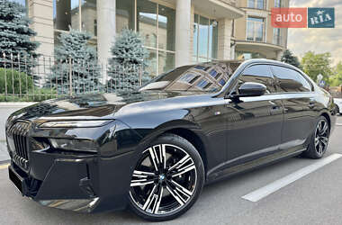 Седан BMW i7 2023 в Києві