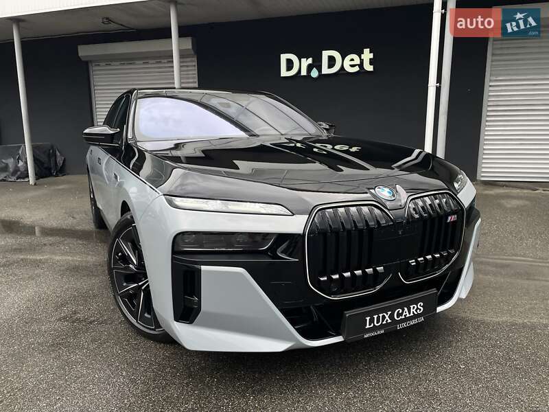 Седан BMW i7 2023 в Киеве