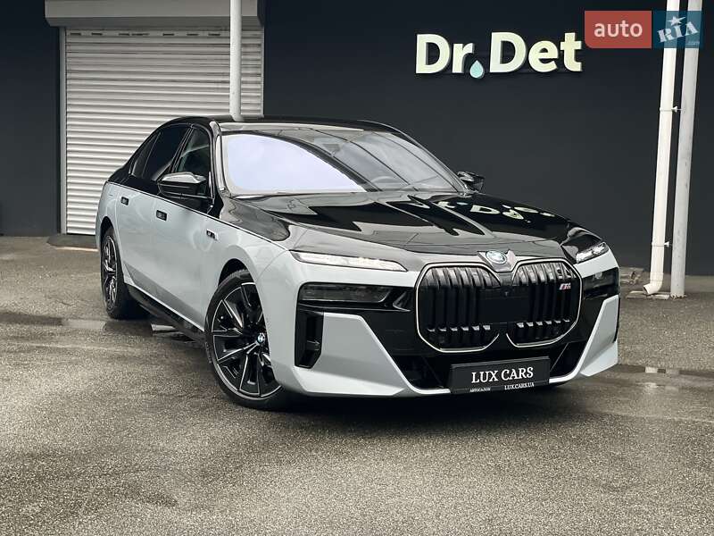 Седан BMW i7 2023 в Киеве