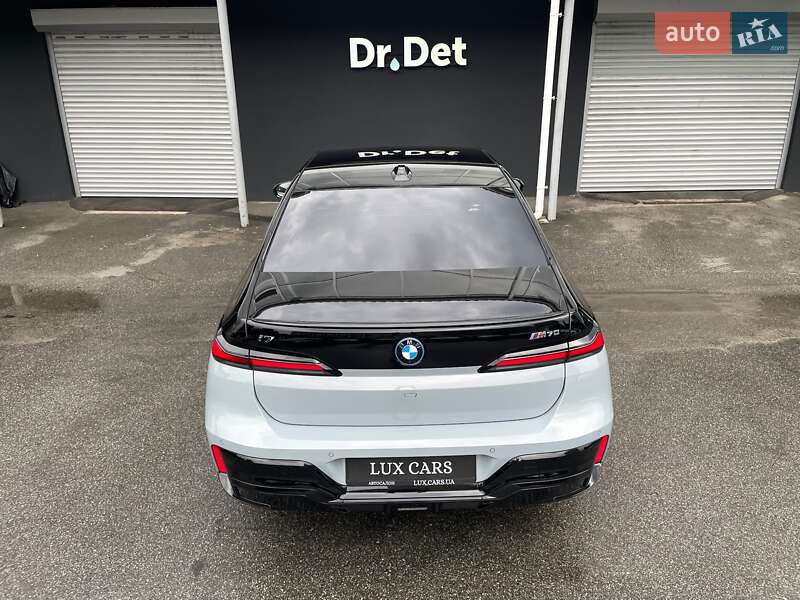 Седан BMW i7 2023 в Киеве