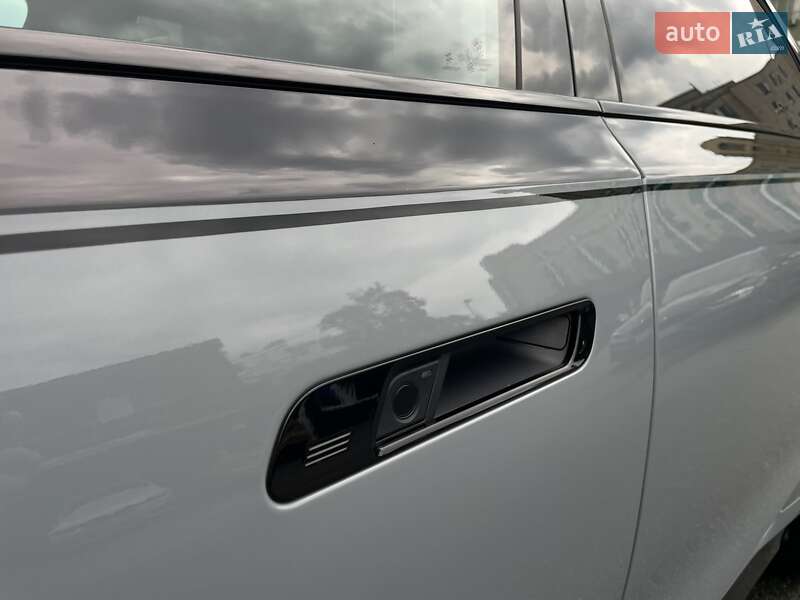 Седан BMW i7 2023 в Киеве