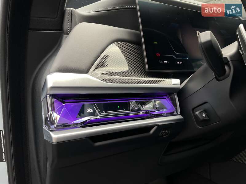 Седан BMW i7 2023 в Киеве