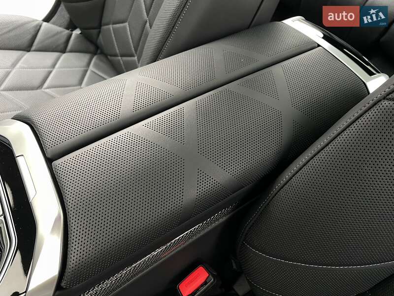 Седан BMW i7 2023 в Киеве