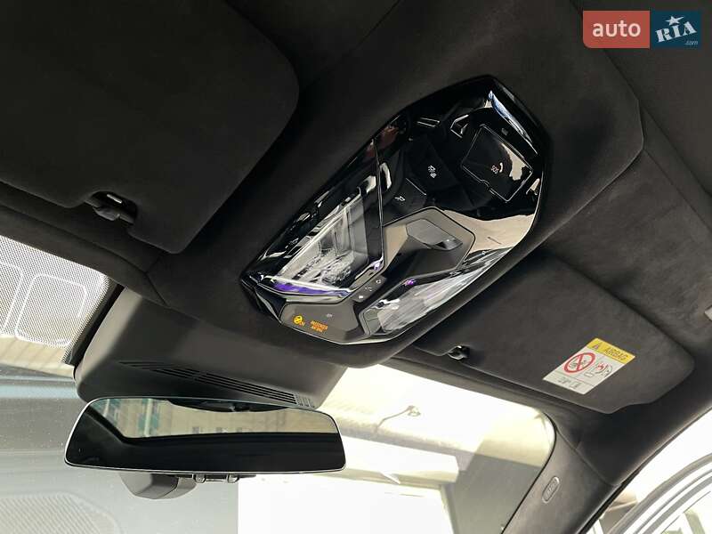 Седан BMW i7 2023 в Киеве