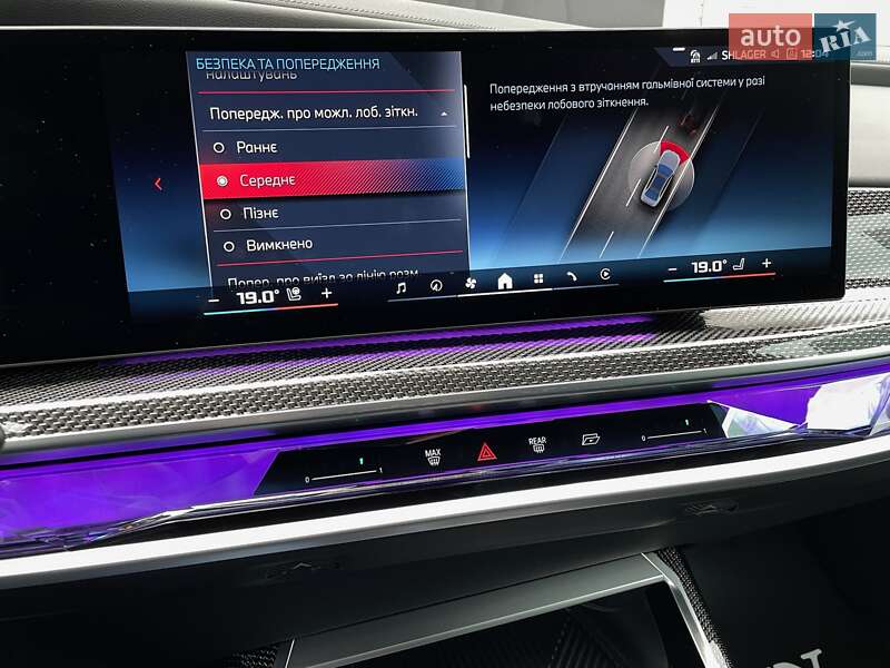 Седан BMW i7 2023 в Киеве