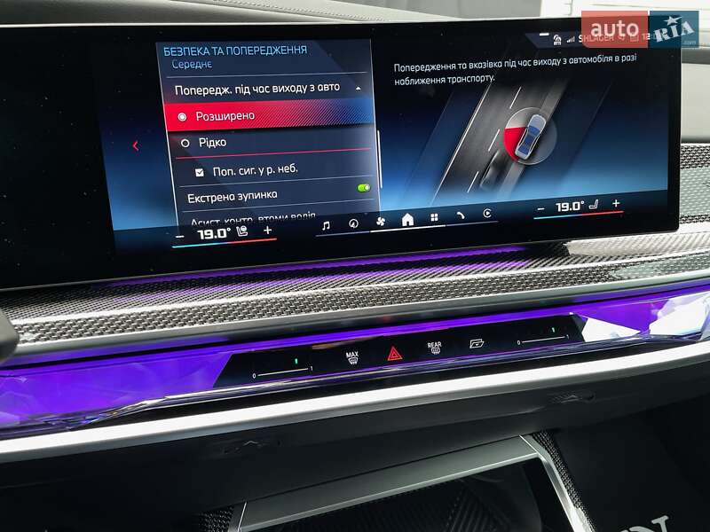 Седан BMW i7 2023 в Киеве