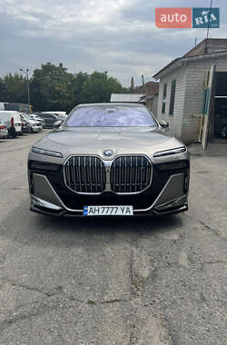 Седан BMW i7 2022 в Днепре