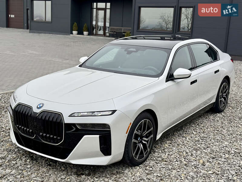 Седан BMW i7 2024 в Киеве