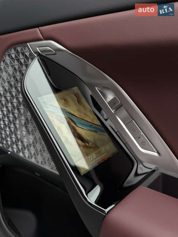 Седан BMW i7 2024 в Киеве