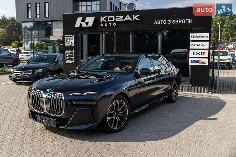 Седан BMW i7 2024 в Львове