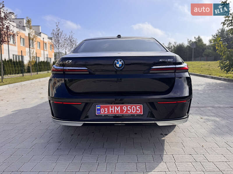 Седан BMW i7 2023 в Львове