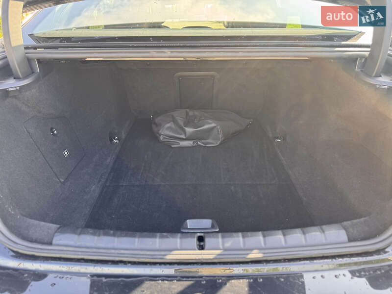 Седан BMW i7 2023 в Львове