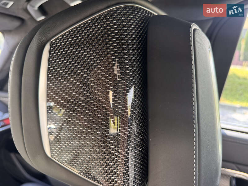 Седан BMW i7 2023 в Львове