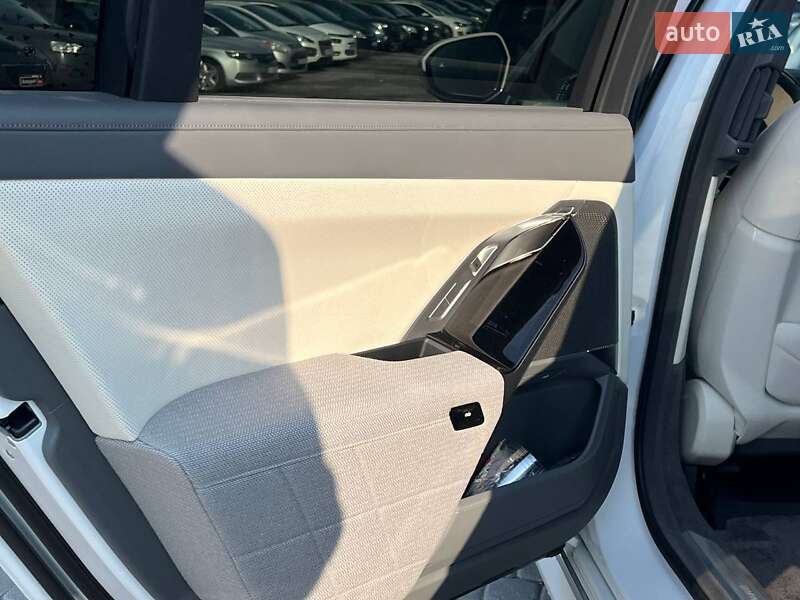 Седан BMW i7 2023 в Львове фото 42 Седан BMW i7 2023 в Львове