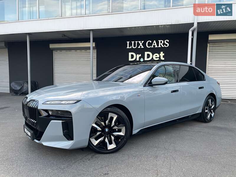 Седан BMW i7 2023 в Киеве