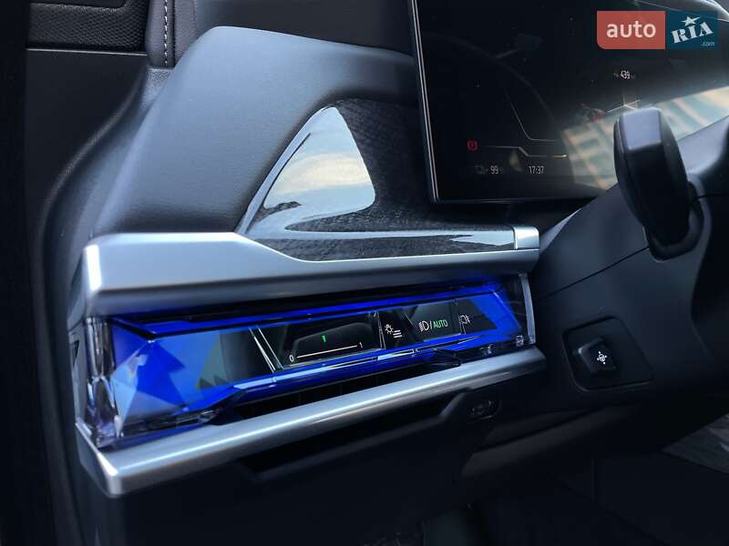 Седан BMW i7 2023 в Киеве