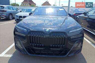 Седан BMW i7 2024 в Киеве