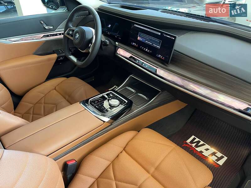 Седан BMW i7 2023 в Киеве
