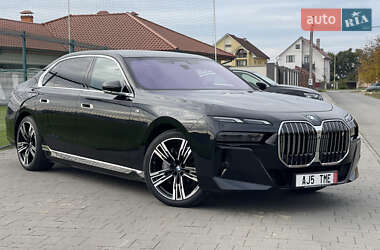 Седан BMW i7 2024 в Ужгороді