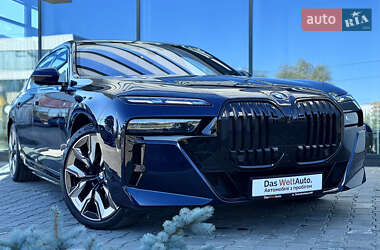 Седан BMW i7 2022 в Хмельницком