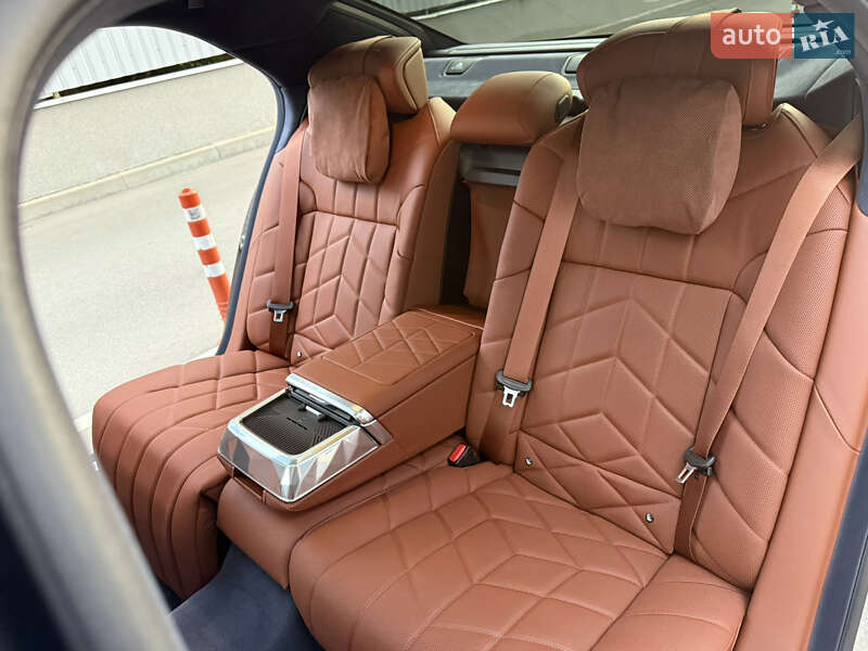 Седан BMW i7 2025 в Киеве фото 58 Седан BMW i7 2025 в Киеве
