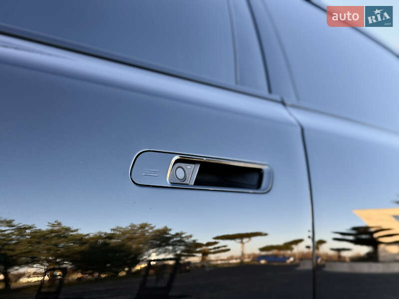 Седан BMW i7 2022 в Львове