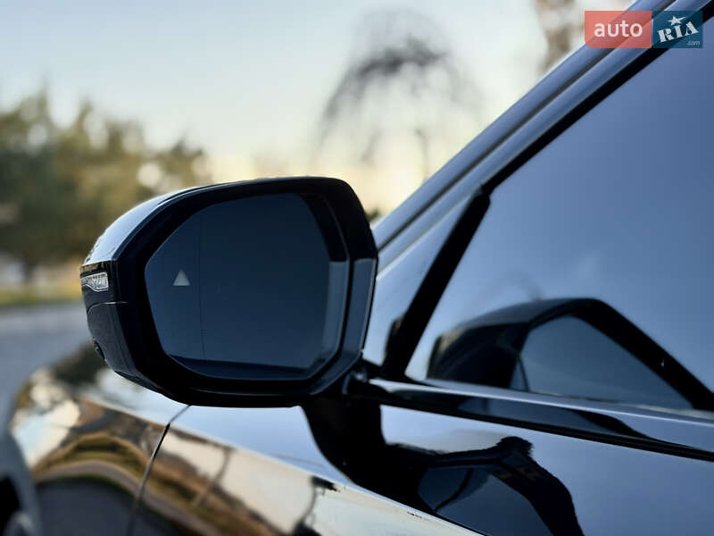 Седан BMW i7 2022 в Львове