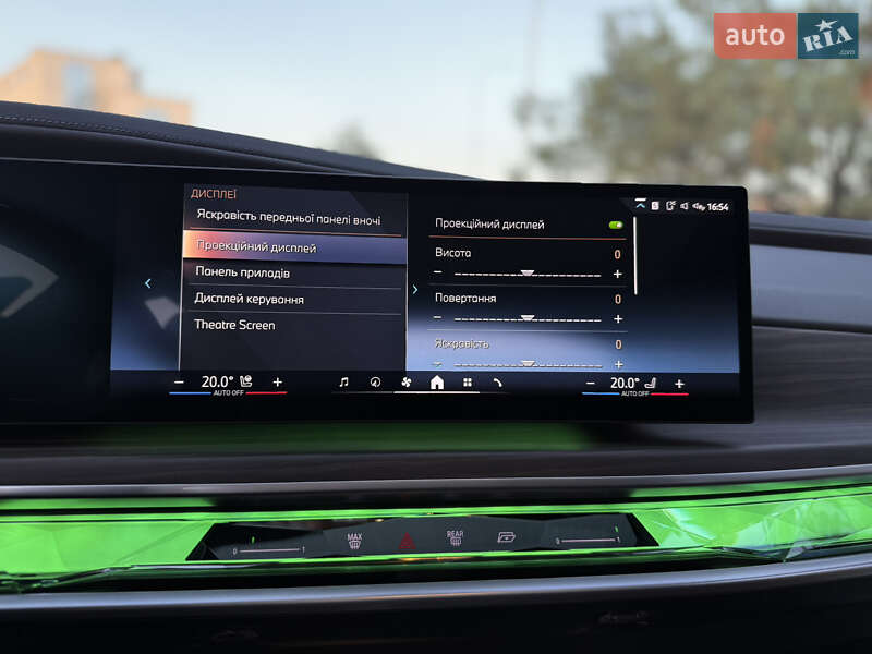 Седан BMW i7 2022 в Львове