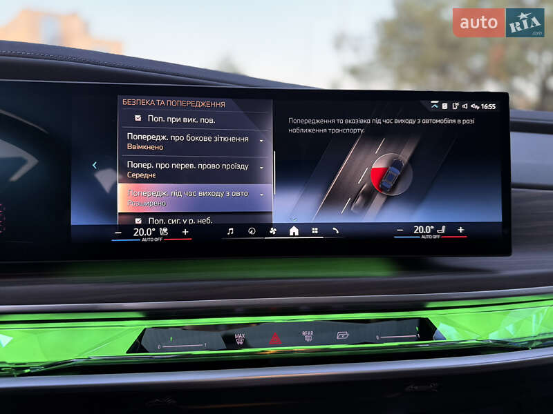 Седан BMW i7 2022 в Львове