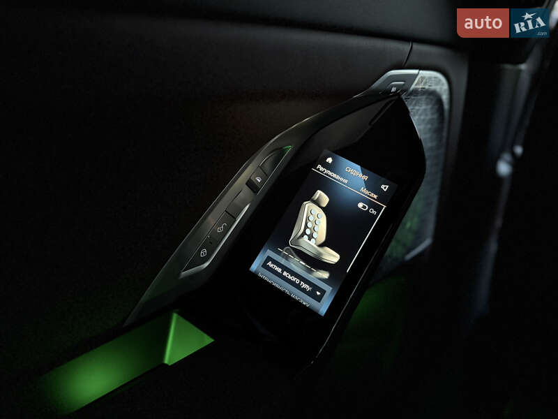 Седан BMW i7 2022 в Львове